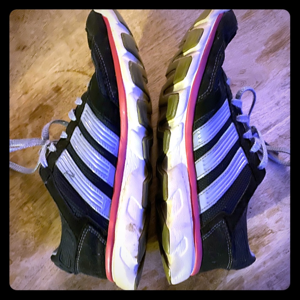 Women’s pre loved Adidas sz 8.5